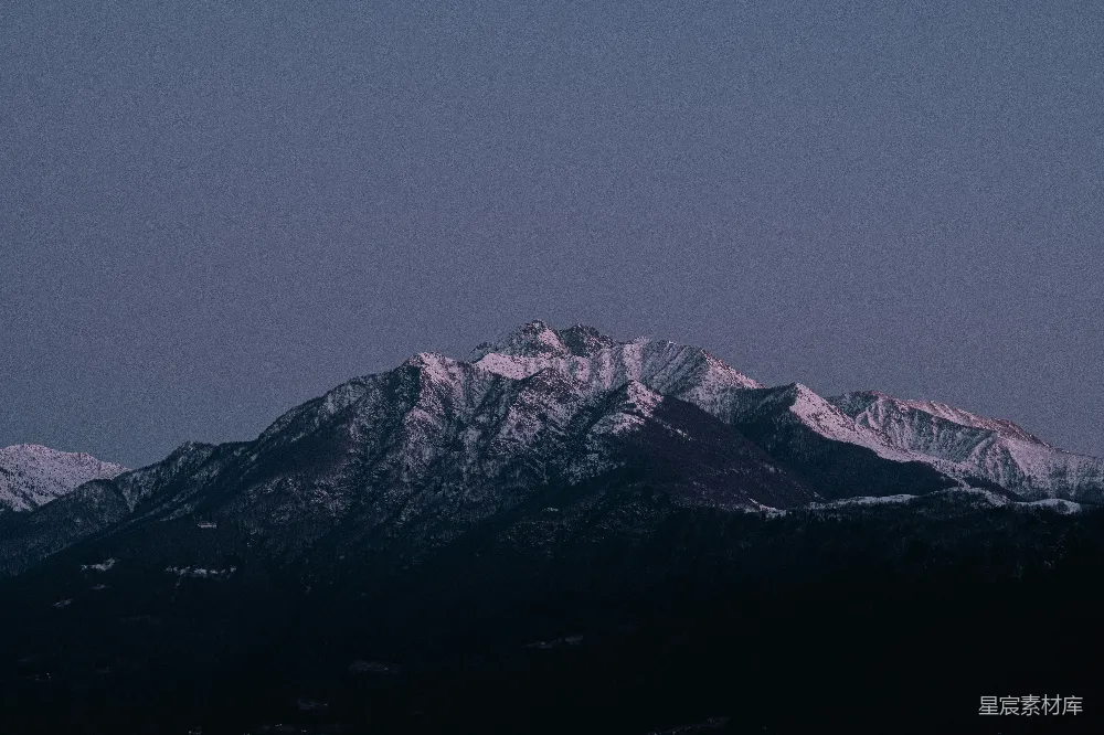 高清摄影 壁纸 自然 夜晚覆盖着积雪的山景