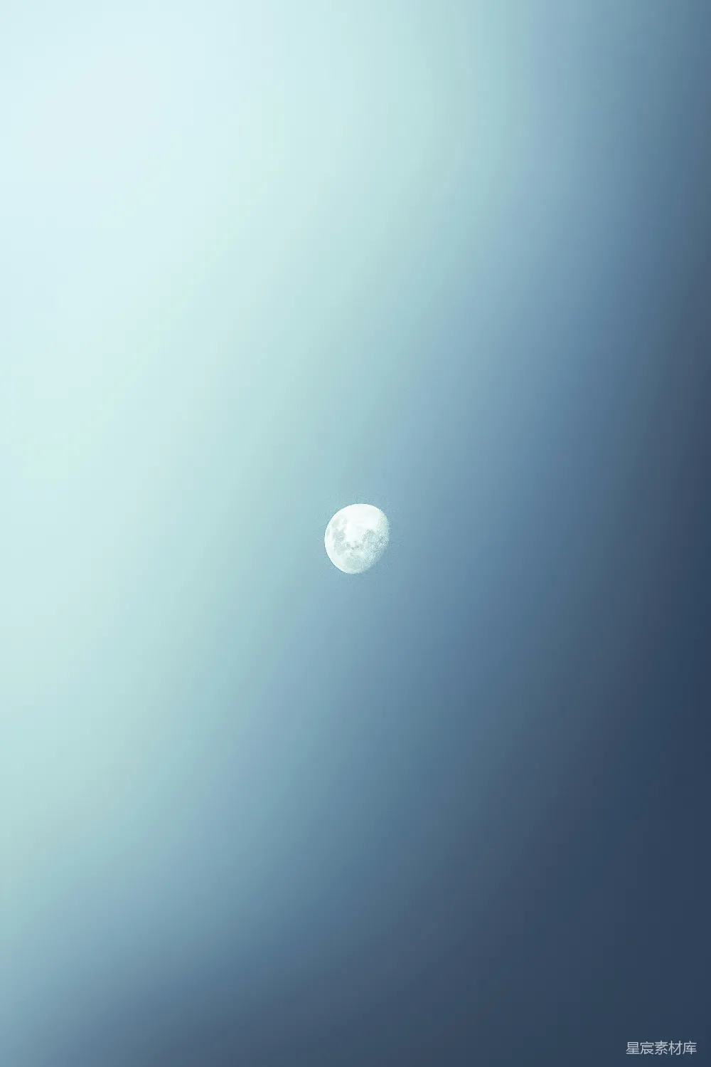高清摄影  天空中的满月