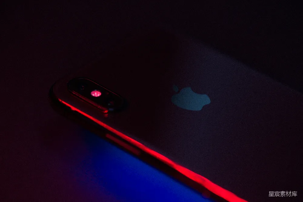 高清摄影  苹果Logo在iPhone屏幕上
