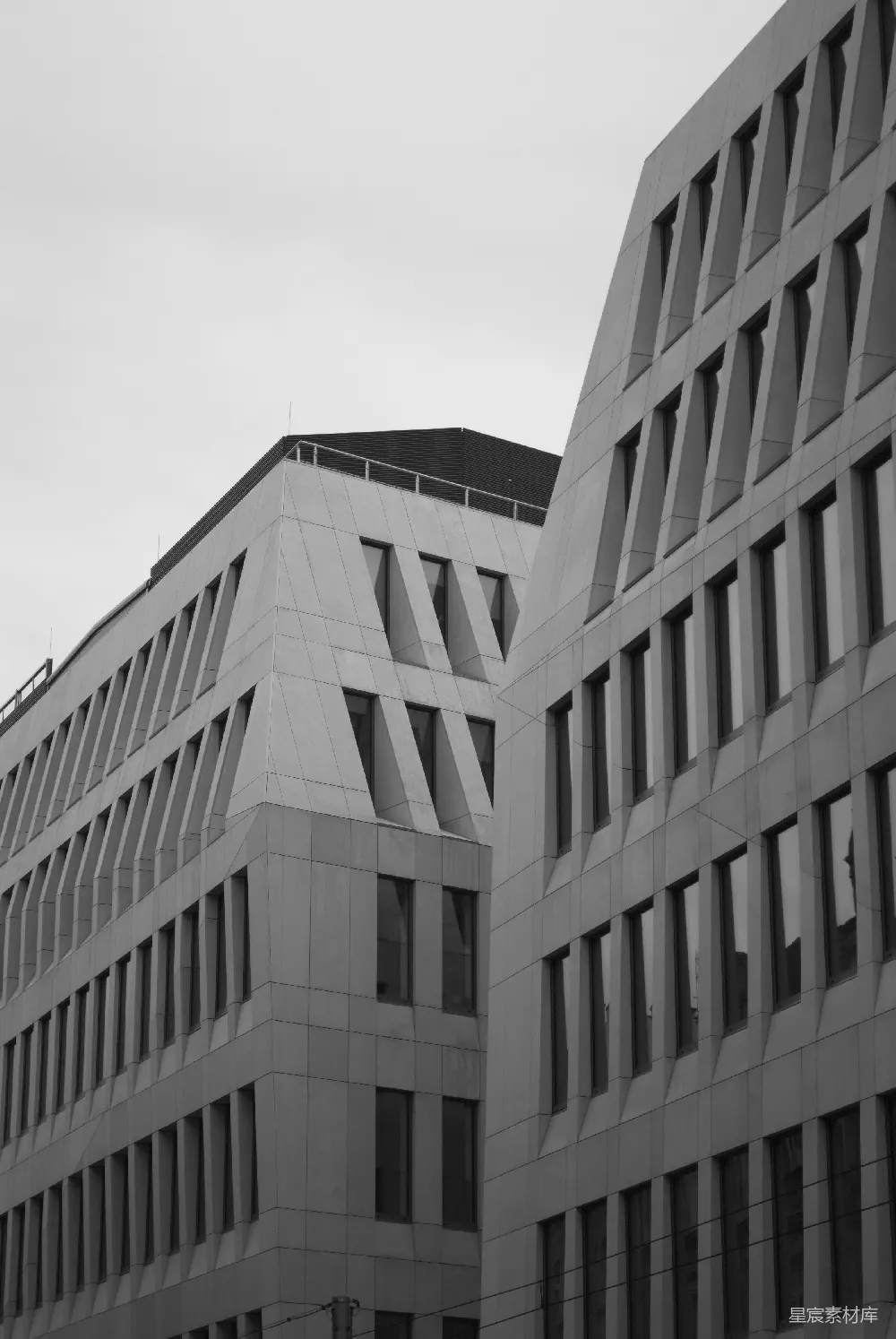 高清摄影  一张黑白照片，显示一座建筑物。
