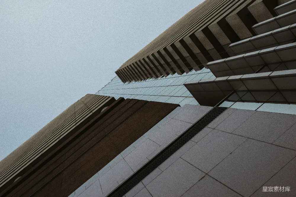 高清摄影  一座高大的建筑物，背景是天空。