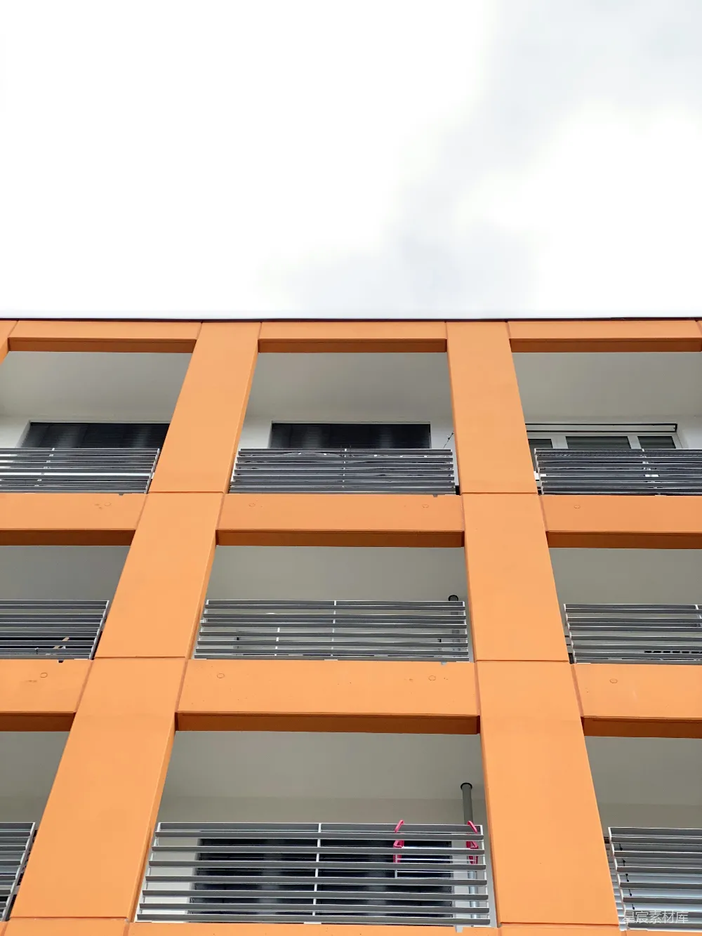 高清摄影  黄色和白色混凝土建筑