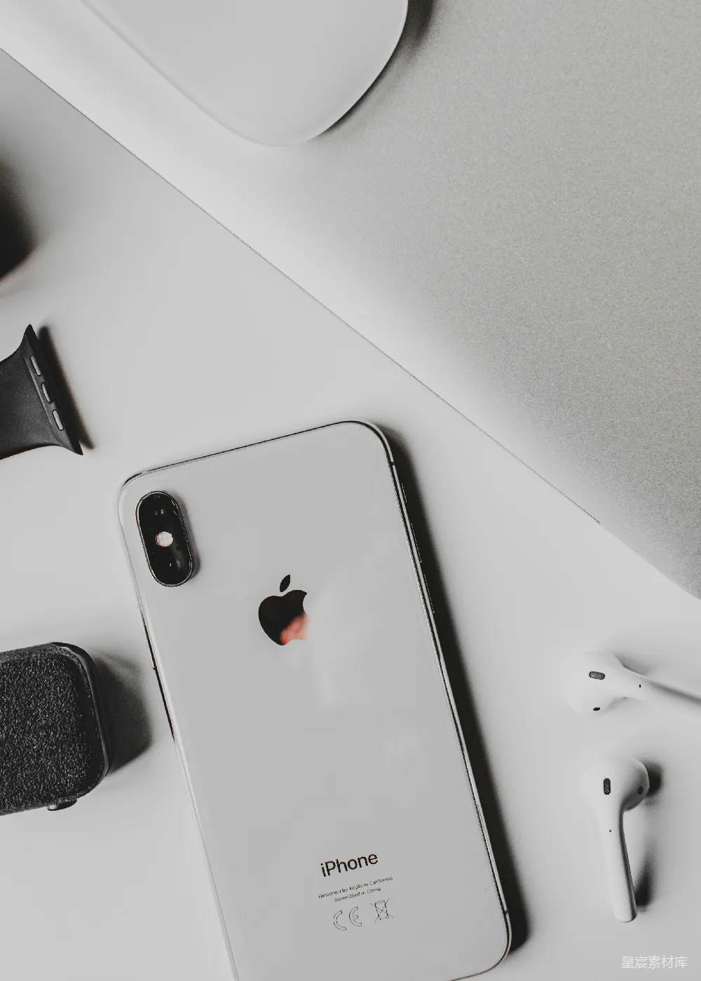 高清摄影  银色iPhone 6放在白色桌子上