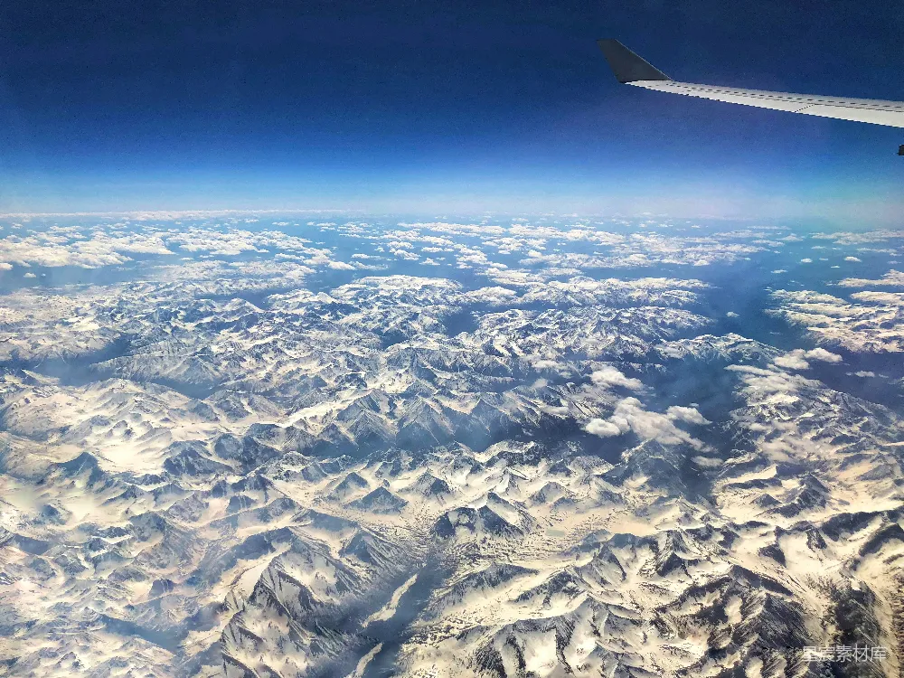 高清摄影 旅行 壁纸 自然 从飞机上看到的山脉景色