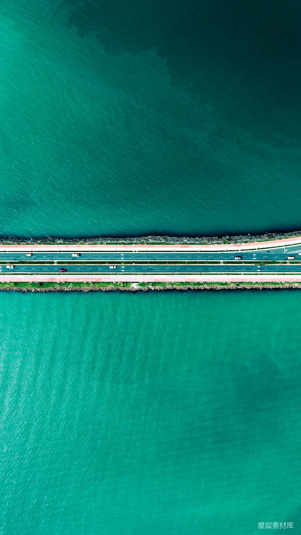 高清摄影  水面之间的道路空中摄影