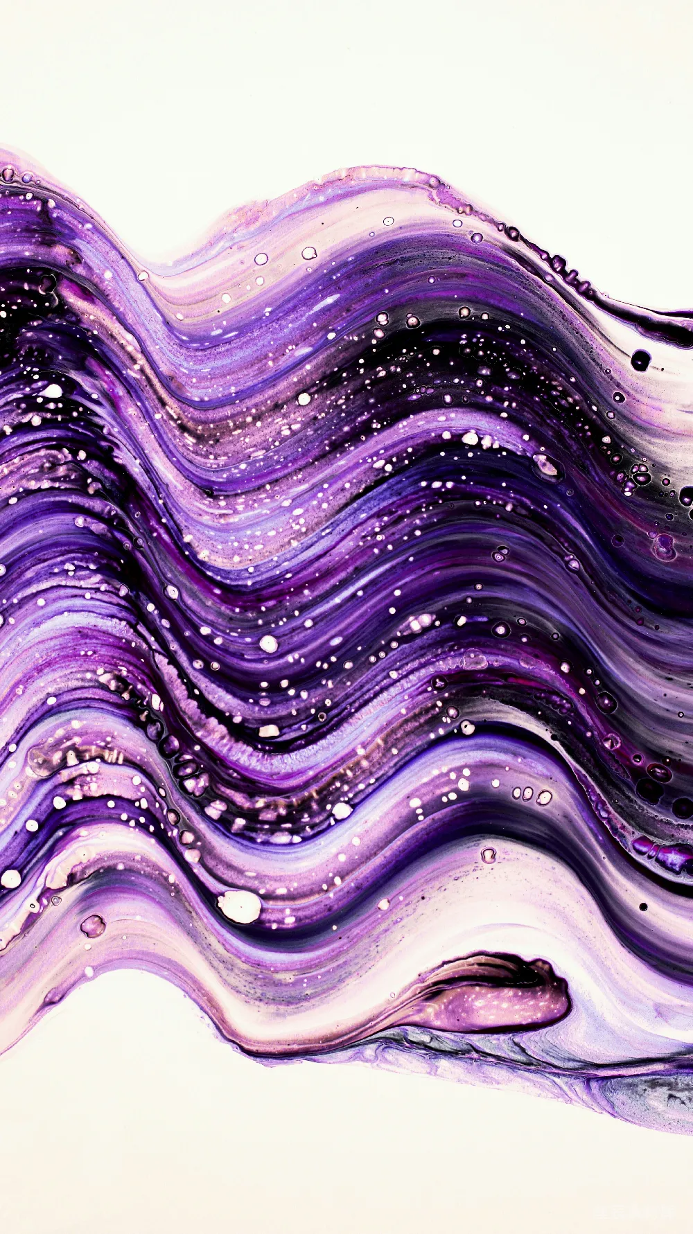 高清摄影  一幅紫色和白色波浪与气泡的画作