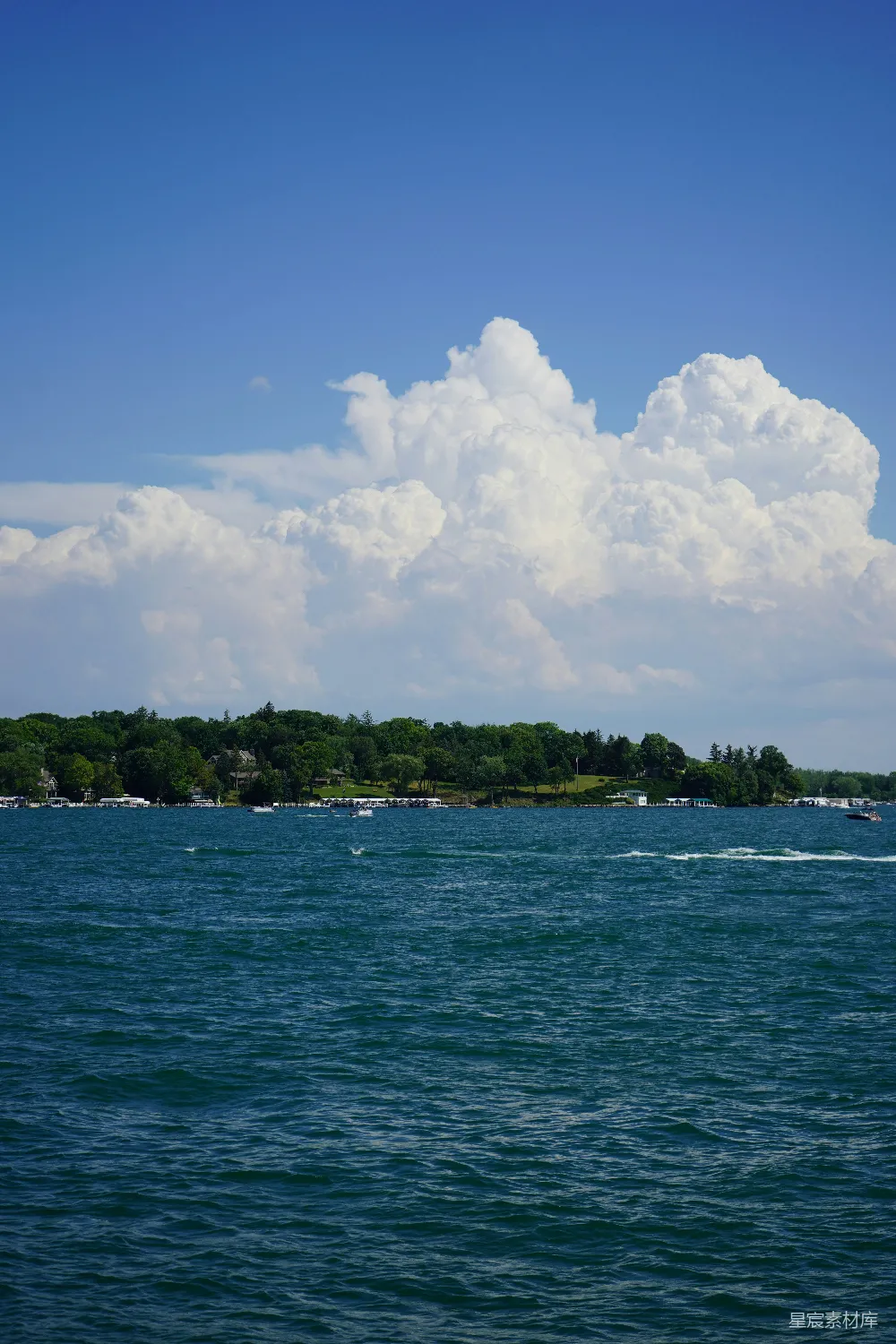 高清摄影 湖景 云海 自然风光 休闲度假 夏日美景 湖畔云海