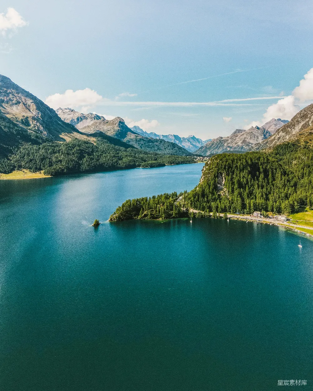高清摄影 阿尔卑斯山 湖泊 自然风光 旅行 风景 瑞士阿尔卑斯山湖泊俯瞰