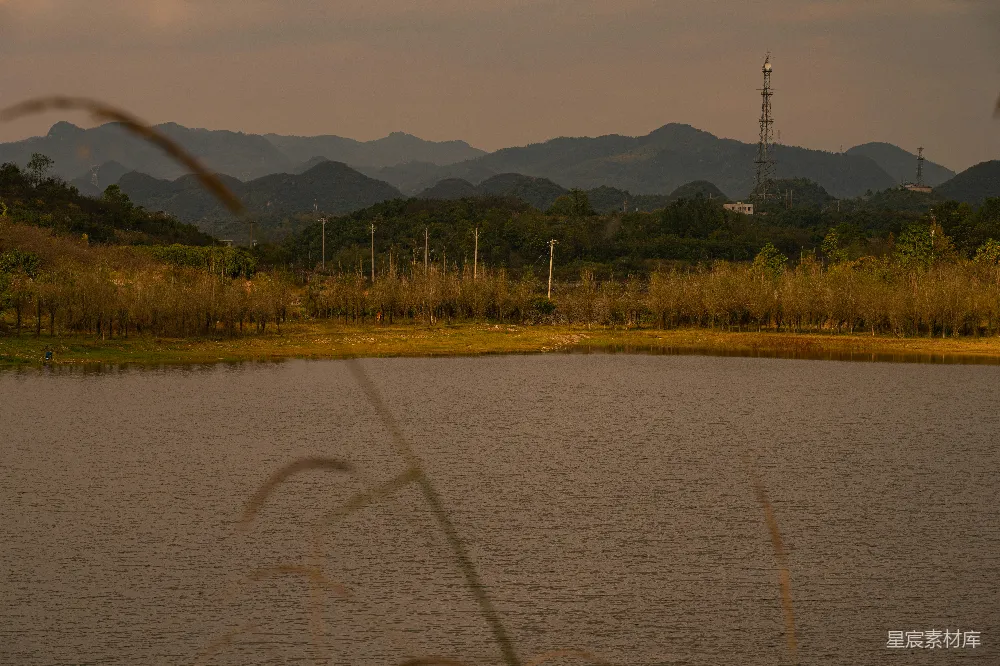 高清摄影 自然风光 湖景 宁静 山景 户外 湖畔的宁静时光