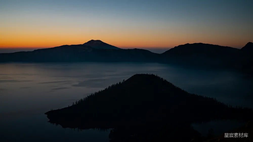 高清摄影 自然风光 日落 火山口湖 静谧 山川 日落时分的火山口湖