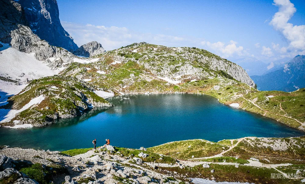 高清摄影 自然风光 户外探险 徒步旅行 湖光山色 宁静 高山湖泊徒步之旅