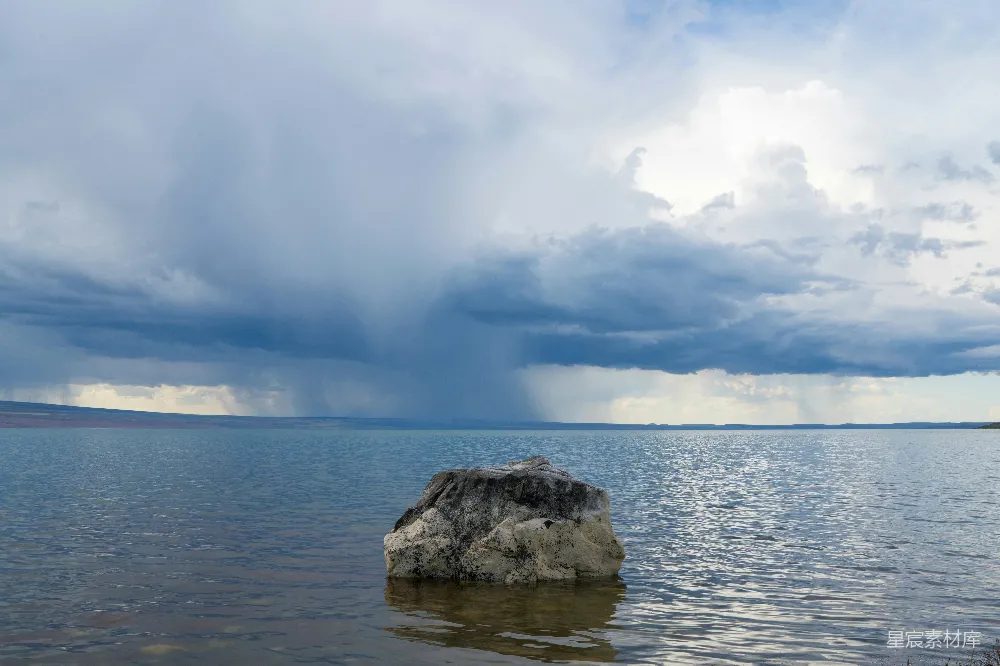 高清摄影 自然风光 湖畔 风暴 宁静 雨前景象 风雨欲来·湖边的巨石