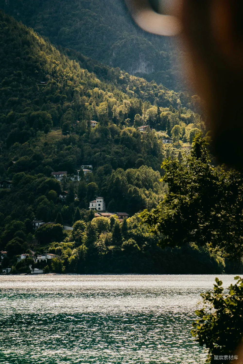 高清摄影 湖景 宁静 自然 乡村 风景 湖畔的宁静村庄