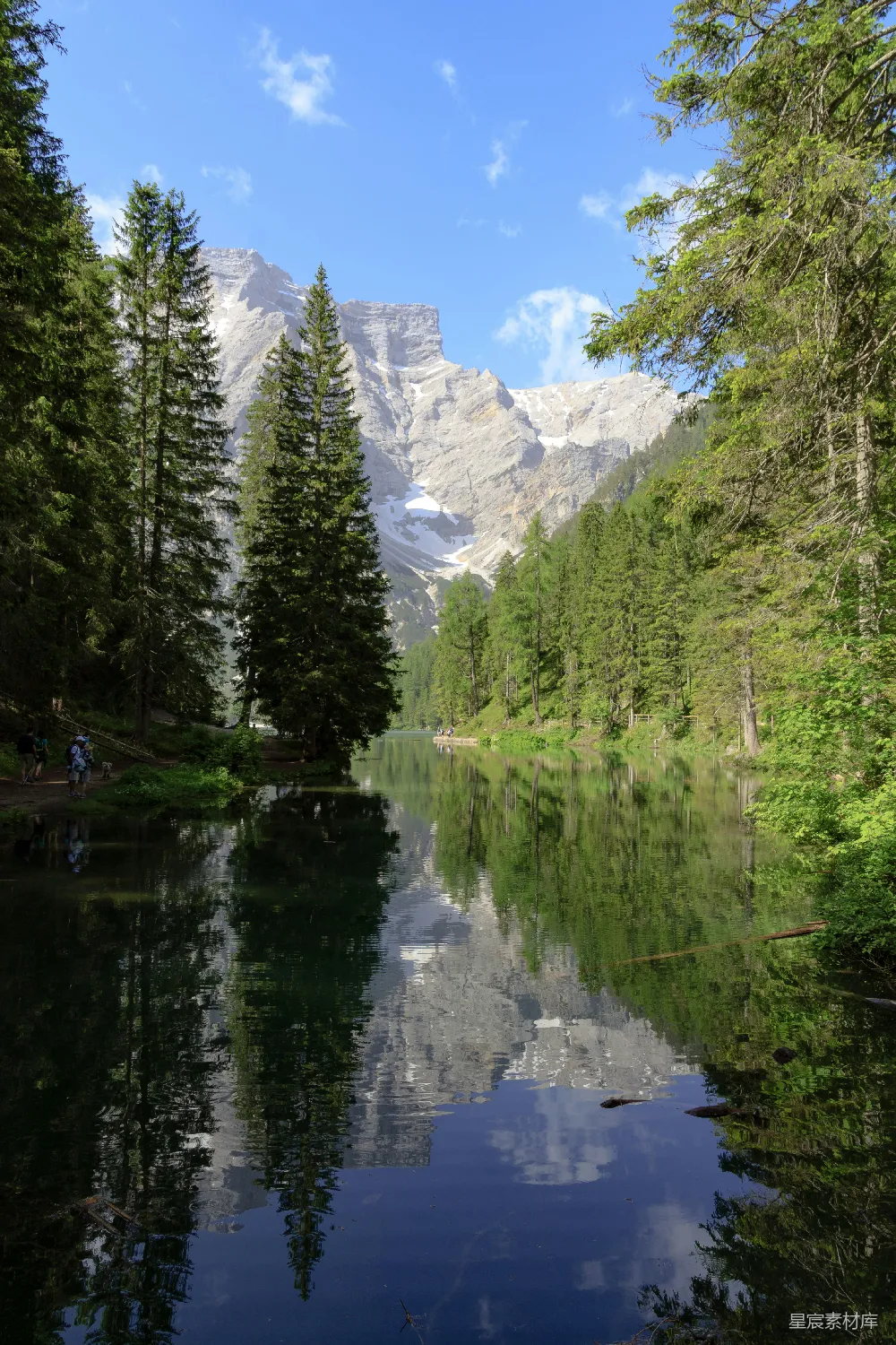 高清摄影 阿尔卑斯山 湖泊 自然风光 户外旅行 宁静 阿尔卑斯山的宁静湖景