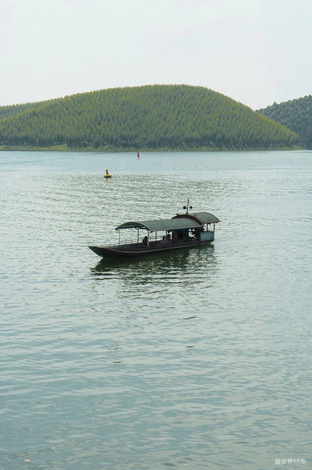 高清摄影 湖景 独舟 自然风光 休闲 旅行 湖上独舟