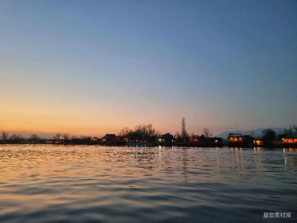 高清摄影 日落 湖畔 宁静 自然 风景 日落时分的湖畔人家