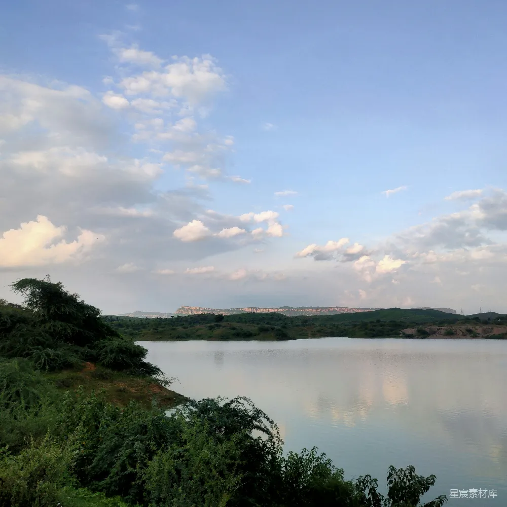 高清摄影 湖景 自然风光 宁静 蓝天白云 户外 湖畔宁静的自然风光