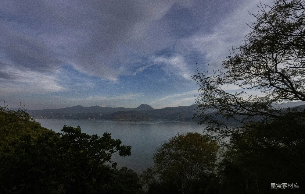 高清摄影 自然风光 湖景 山脉 宁静 户外 湖畔山景