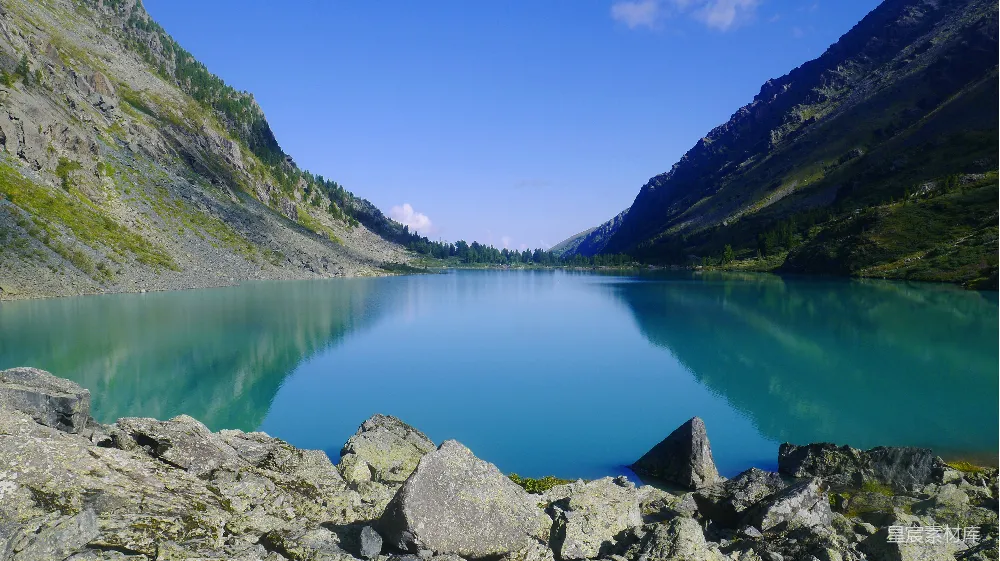 高清摄影 自然风光 湖泊 山脉 宁静 户外 山间碧湖美景