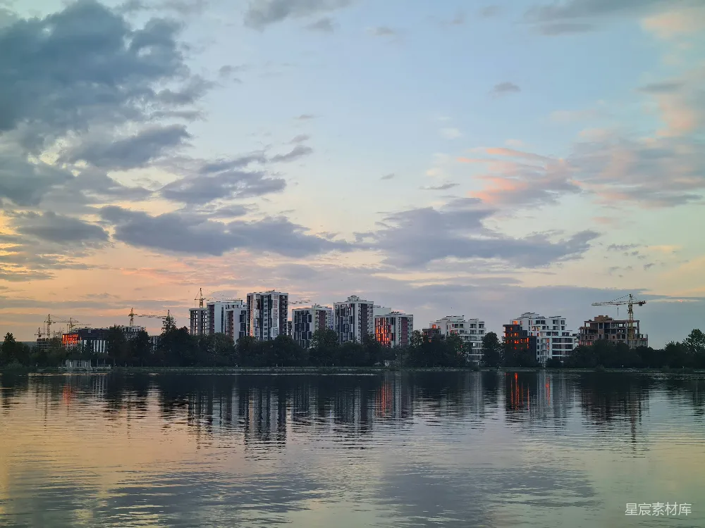 高清摄影 城市 日落 湖畔 现代建筑 宁静 湖畔的日落城市