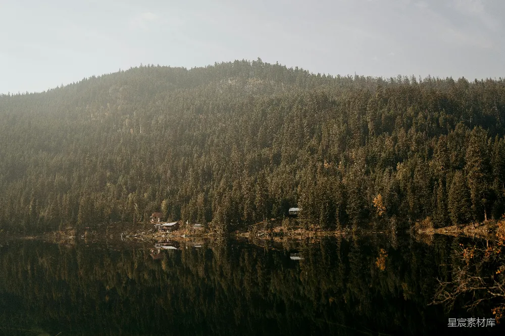 高清摄影 自然 宁静 风景 湖泊 小屋 湖畔的静谧小屋