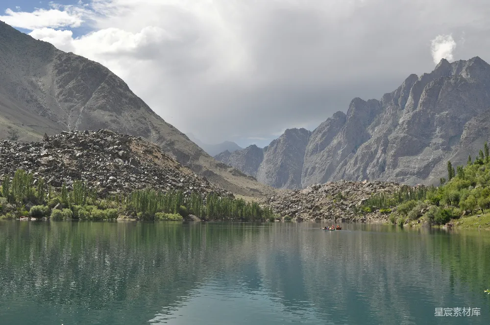 高清摄影 自然风光 宁静 户外活动 山水 风景 平静湖畔的山景
