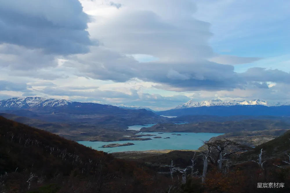 高清摄影 山脉 湖泊 自然风光 户外旅行 风景如画 雪山湖泊的壮丽景色