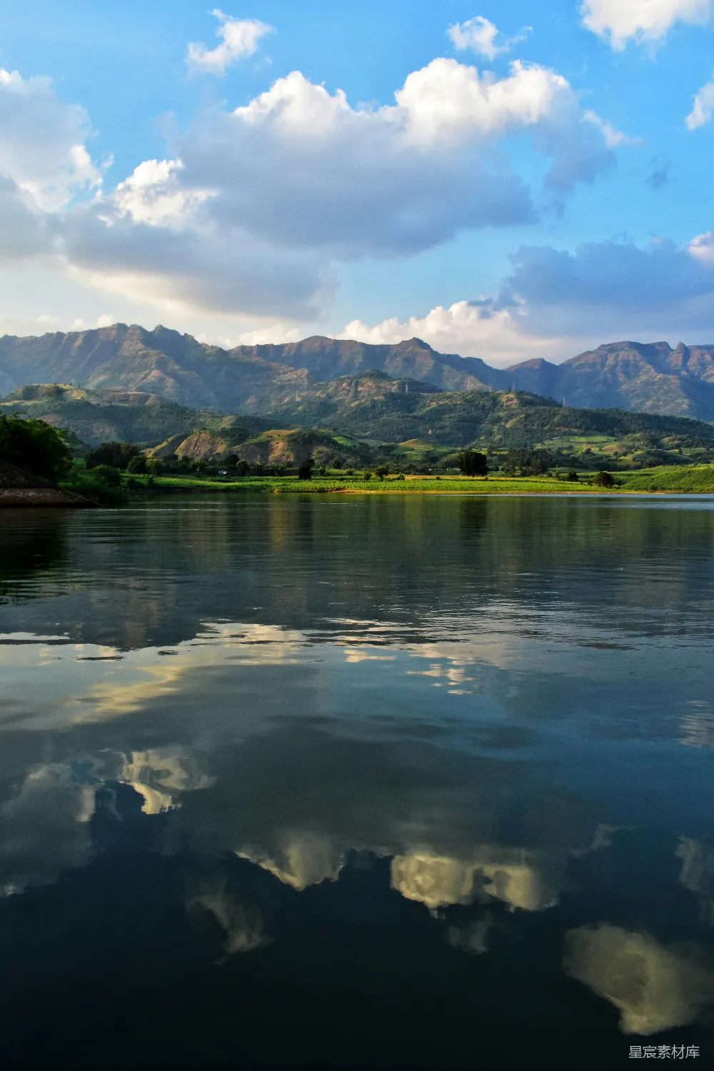 高清摄影 自然风光 湖光山色 宁静 风景如画 户外 湖光山色：宁静的自然风光