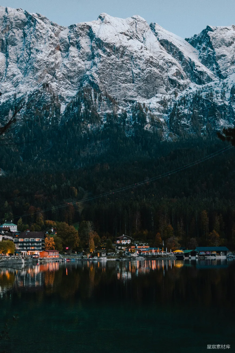 高清摄影 山景 湖景 宁静 自然 旅游 阿尔卑斯山脚下的宁静湖景