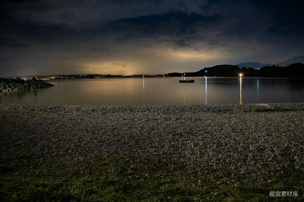 高清摄影 夜景 湖畔 宁静 自然 放松 夜幕下的湖边宁静