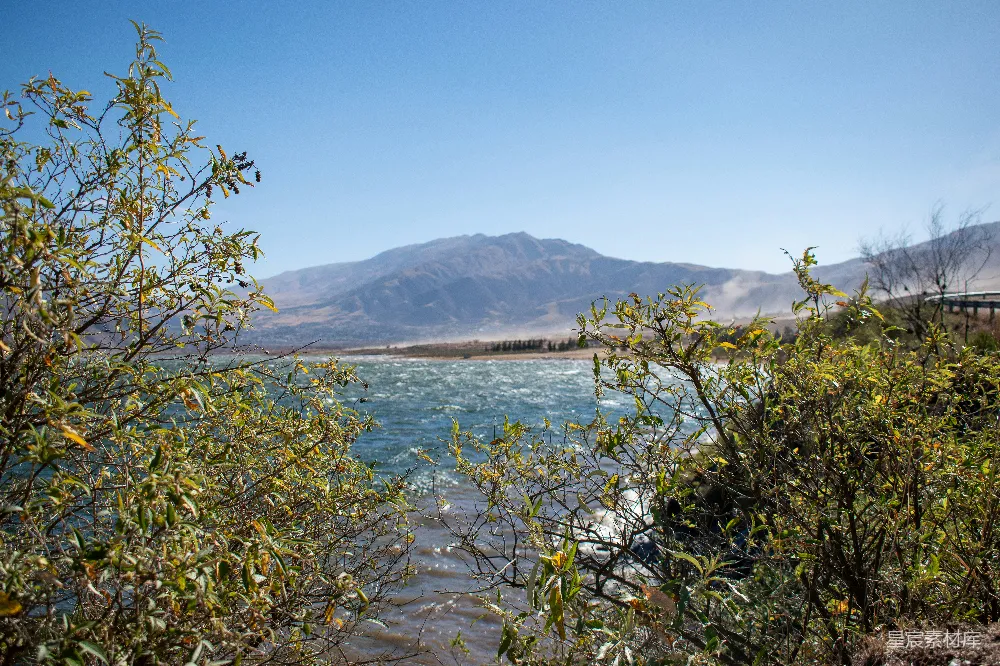 高清摄影 自然风光 山景 湖泊 户外 风景 湖边的山景