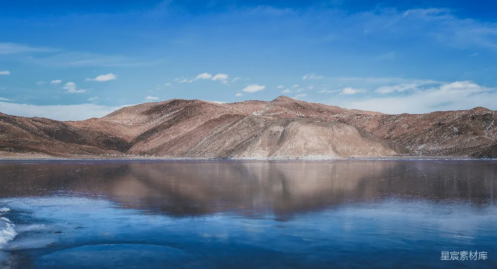 高清摄影 山景 湖泊 宁静 自然风光 户外 宁静的山湖