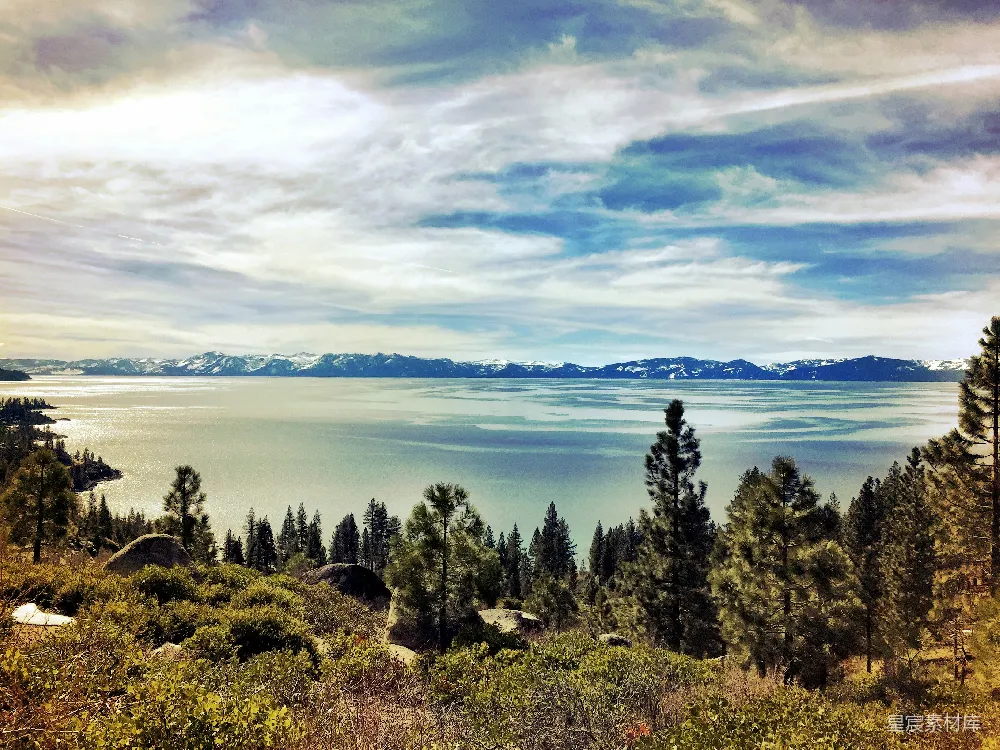 高清摄影 自然风光 湖景 山峦 宁静 户外 湖光山色：宁静的湖畔风光