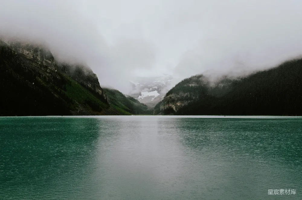 高清摄影 自然风光 湖泊 山脉 雨景 旅行 雨中洛矶湖