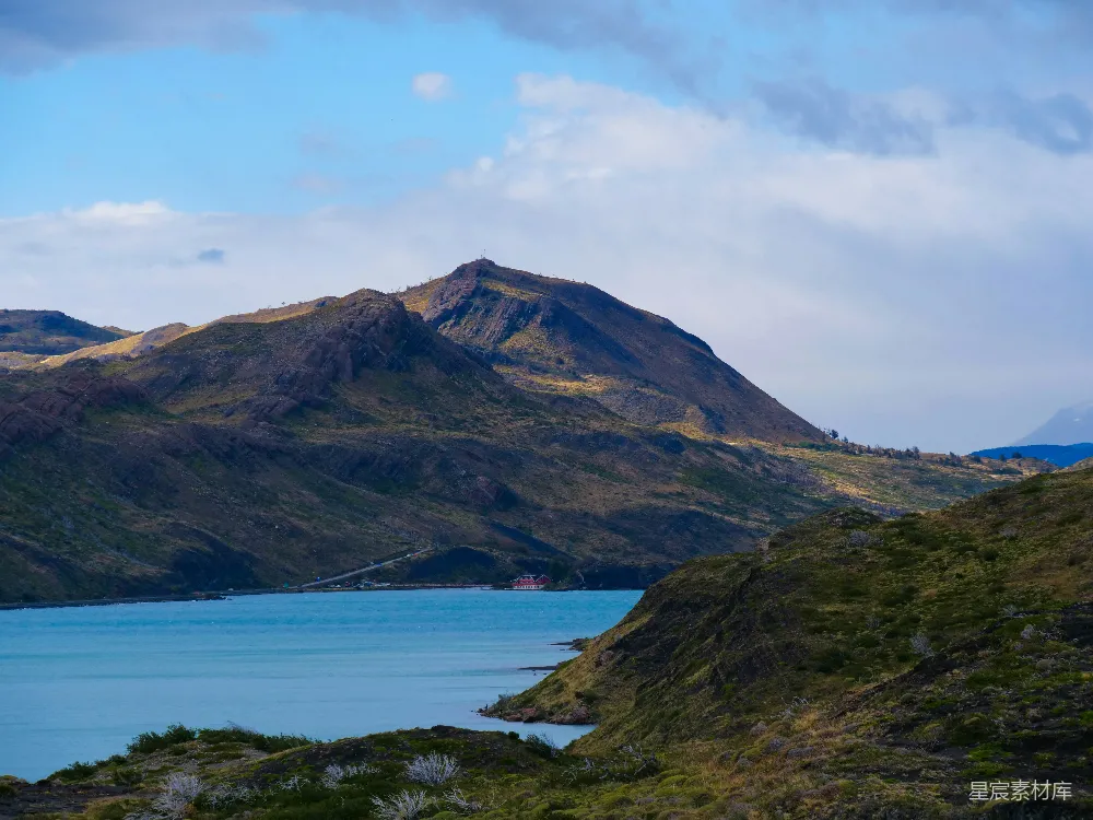 高清摄影 风景 自然 山脉 湖泊 宁静 山间湖景