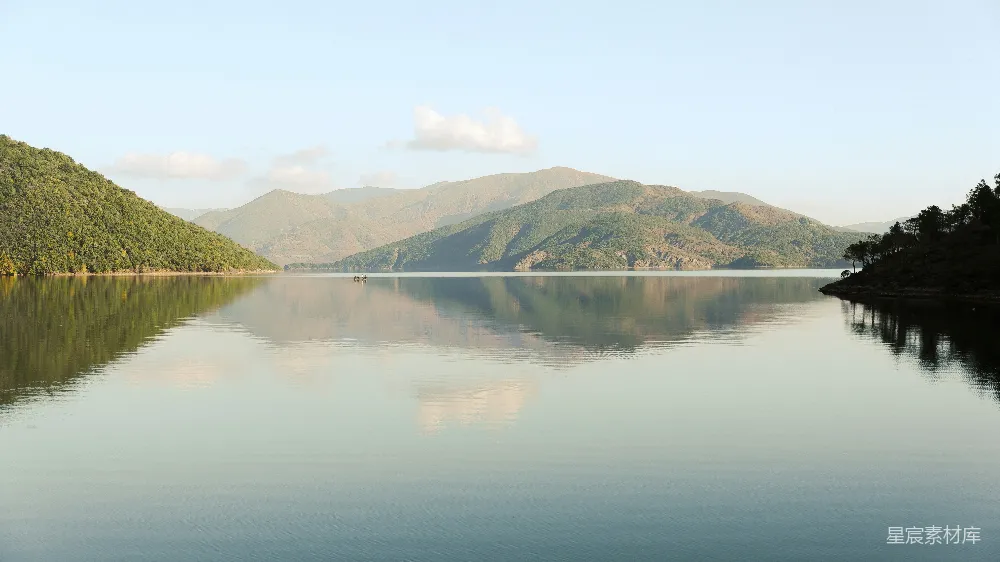 高清摄影 自然风光 宁静 山景 湖畔 户外 宁静的湖畔山景