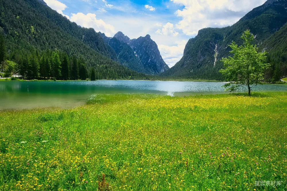 高清摄影 自然风光 山湖美景 夏日风景 户外旅行 田园风光 山湖映翠，自然画卷