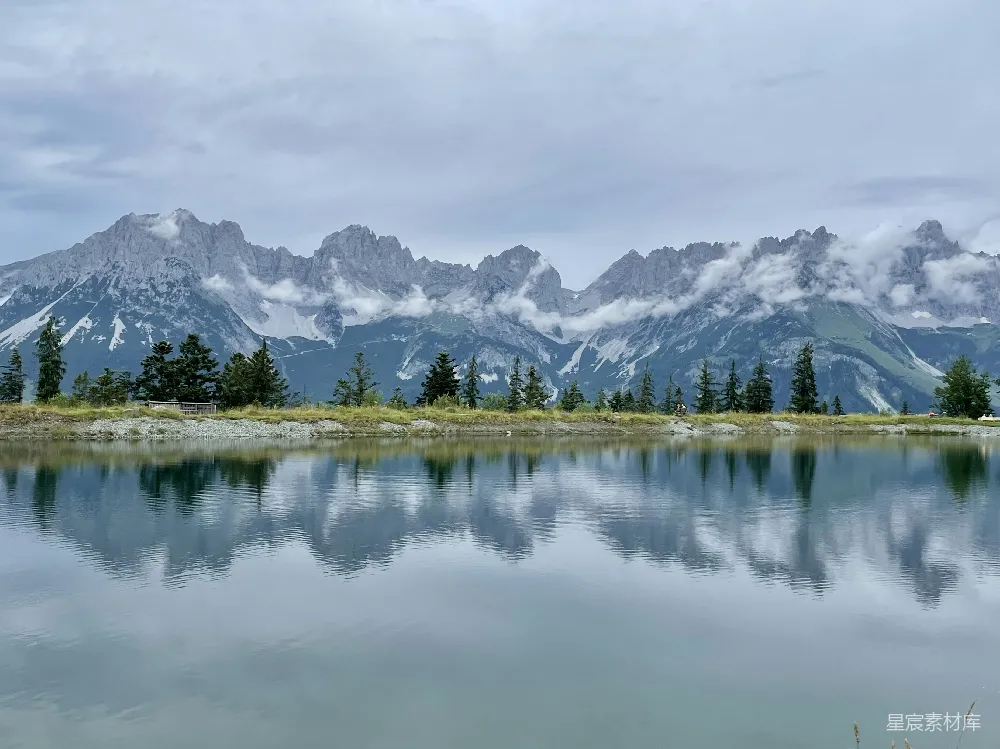 高清摄影 风景 自然 宁静 山景 湖泊 湖边的山脉
