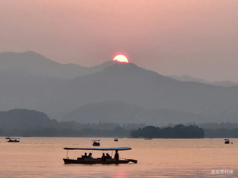 高清摄影 夕阳 湖泊 划船 风景 宁静 夕阳下的湖上泛舟