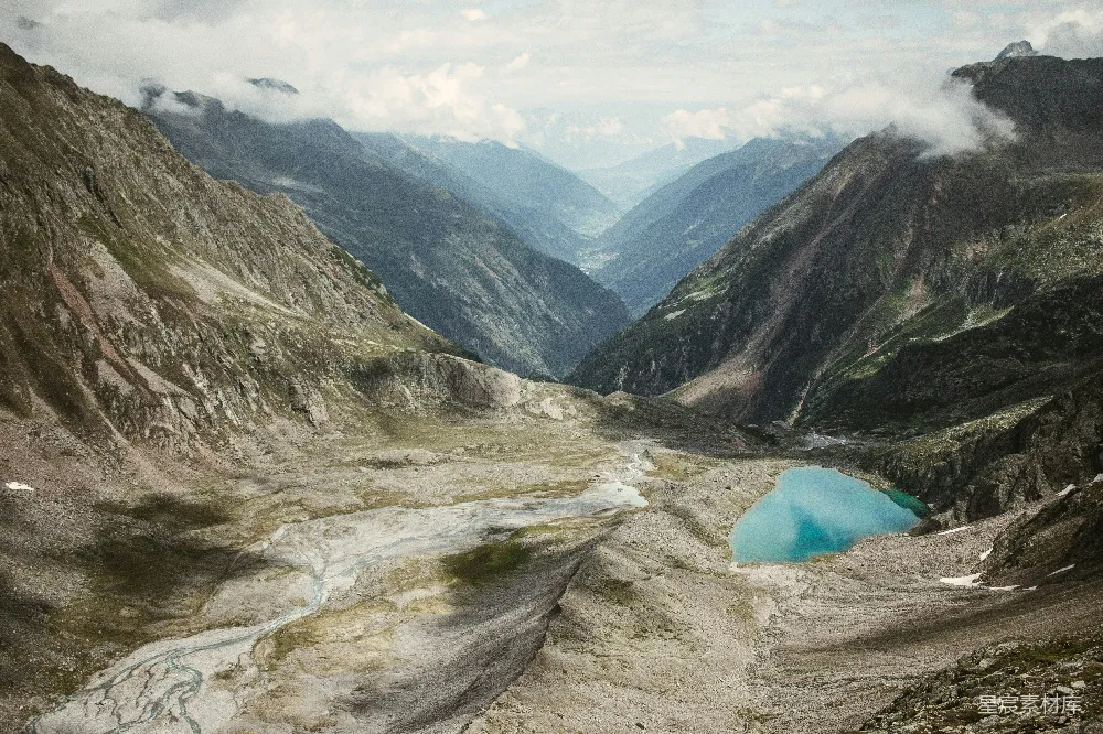 高清摄影 山脉 湖泊 自然风光 户外旅行 宁静 高山蓝湖