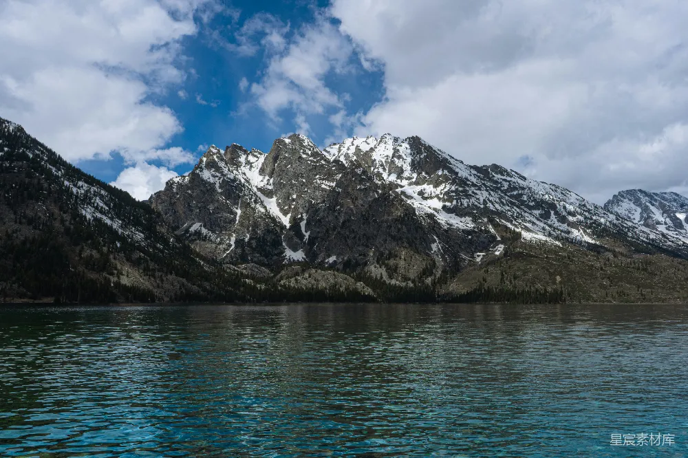 高清摄影 雪山 湖泊 自然风光 宁静 风景 雪山倒映湖面的宁静美景