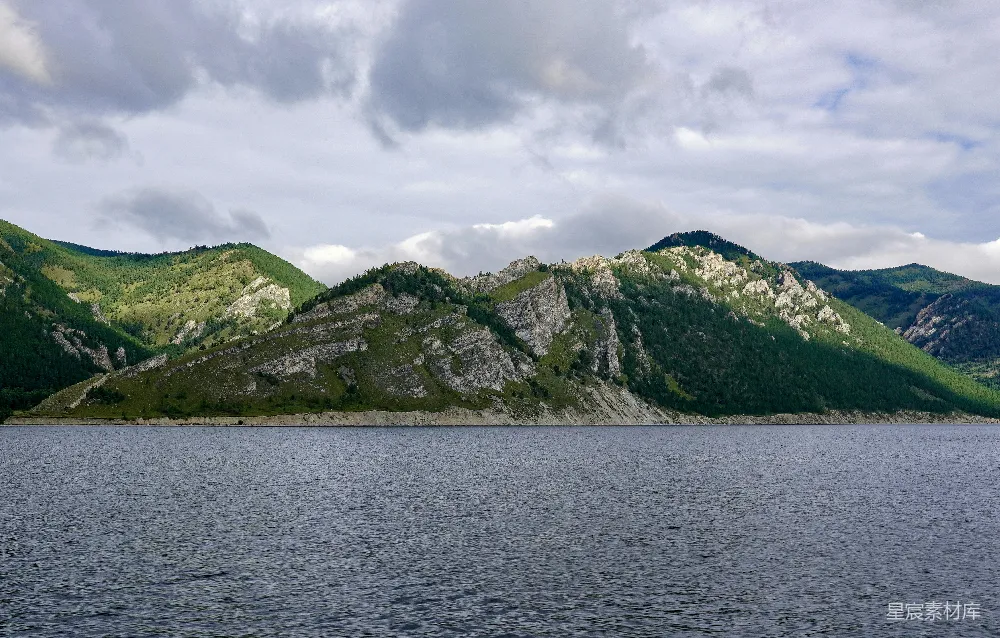 高清摄影 自然风光 山脉 湖泊 户外旅行 宁静 湖畔山景