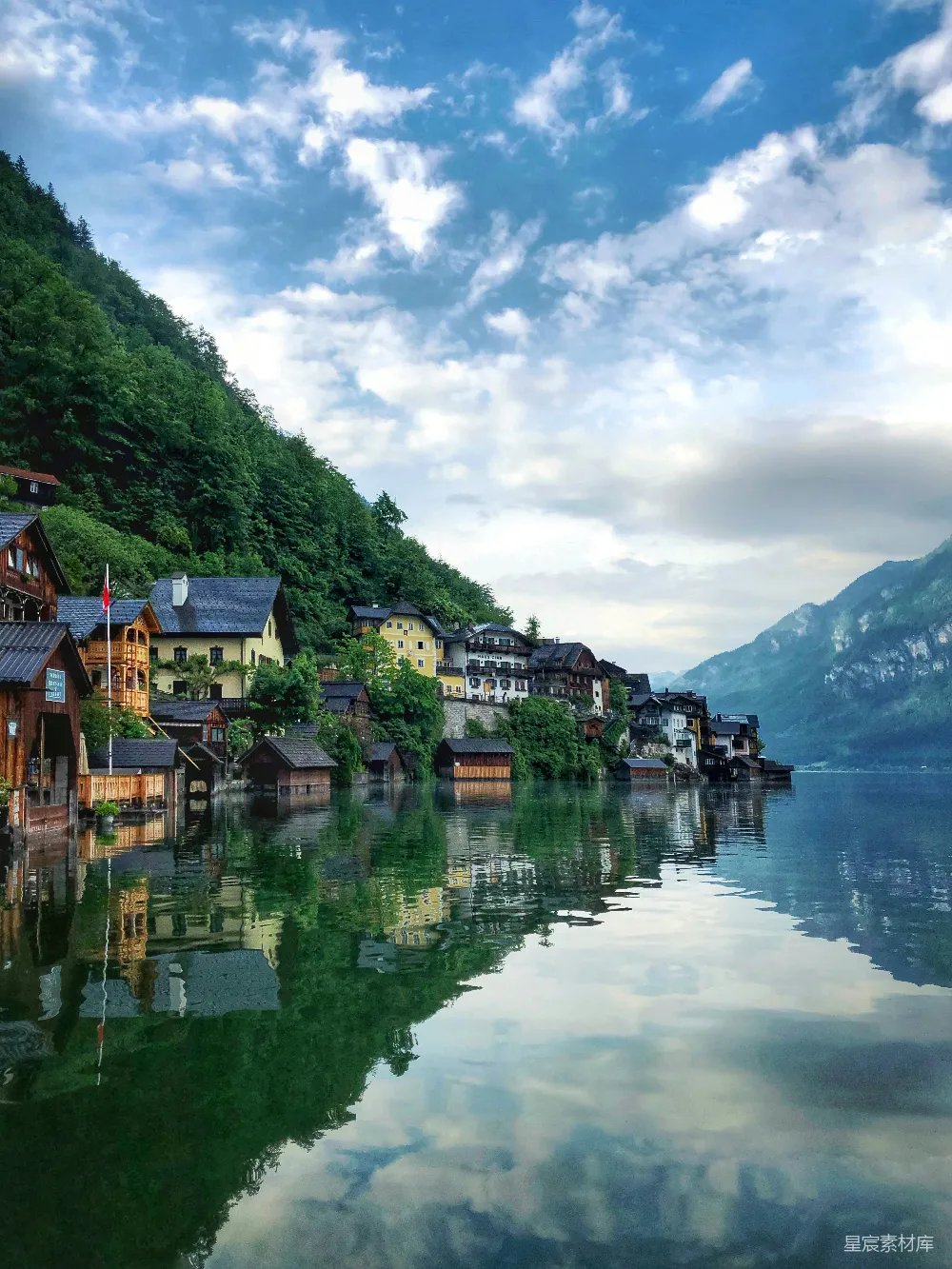 高清摄影 自然风光 宁静 山居 湖景 欧洲 清澈湖畔的山居小镇