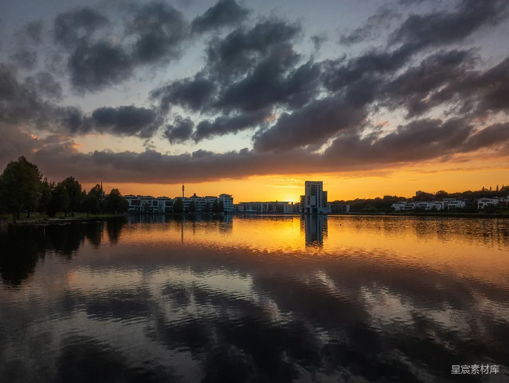 高清摄影 日落 城市 湖景 宁静 自然 日落时分的城市湖景