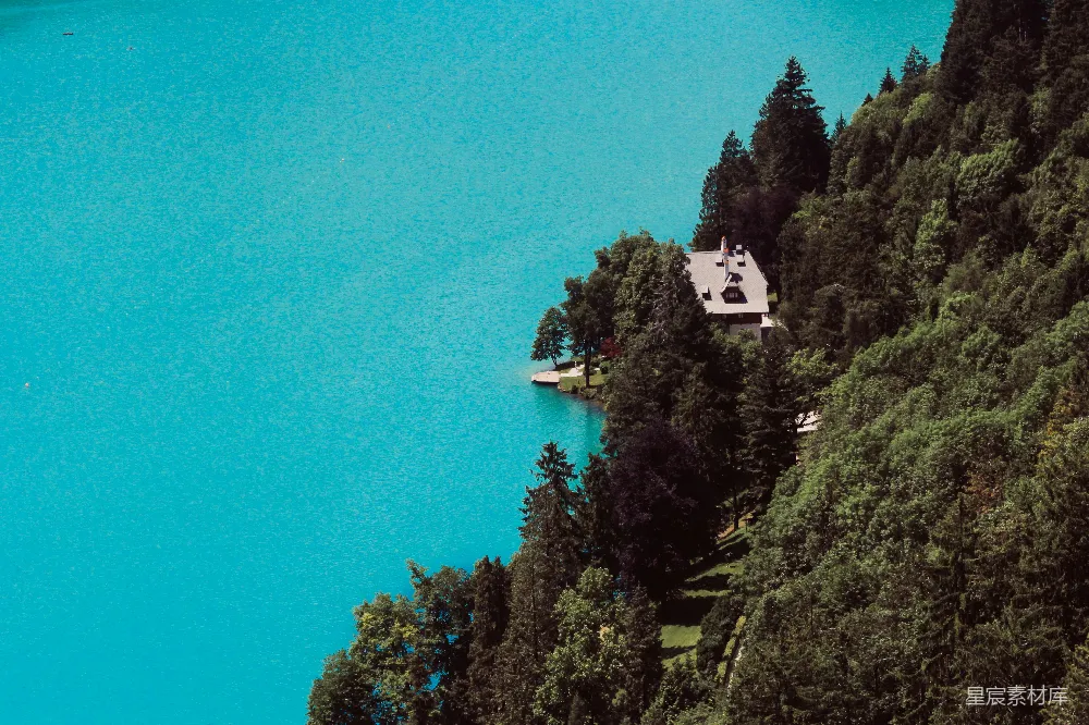 高清摄影 湖景 自然风光 山间小屋 宁静 自然 湖畔小屋