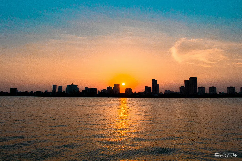 高清摄影 湖畔 夕阳 城市 剪影 自然美景 湖畔夕阳城市剪影
