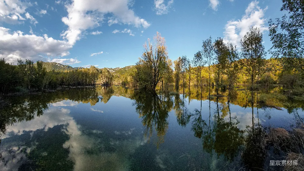高清摄影 自然风光 秋季 宁静 湖水倒影 户外 宁静的湖畔秋景