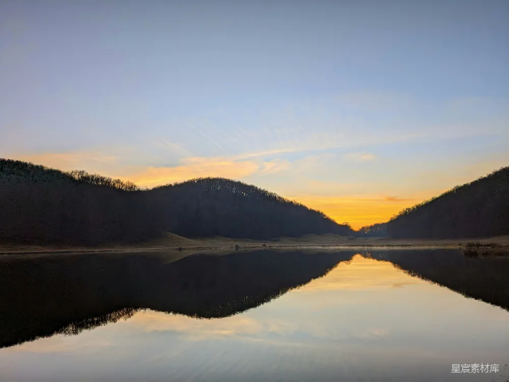 高清摄影 自然风光 湖面倒影 日落 宁静 自然美景 湖畔黄昏的宁静