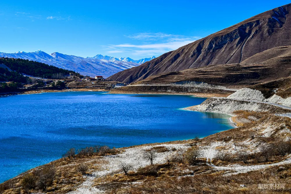 高清摄影 自然风光 雪山 湖泊 冬季 风景 雪山下的蓝湖