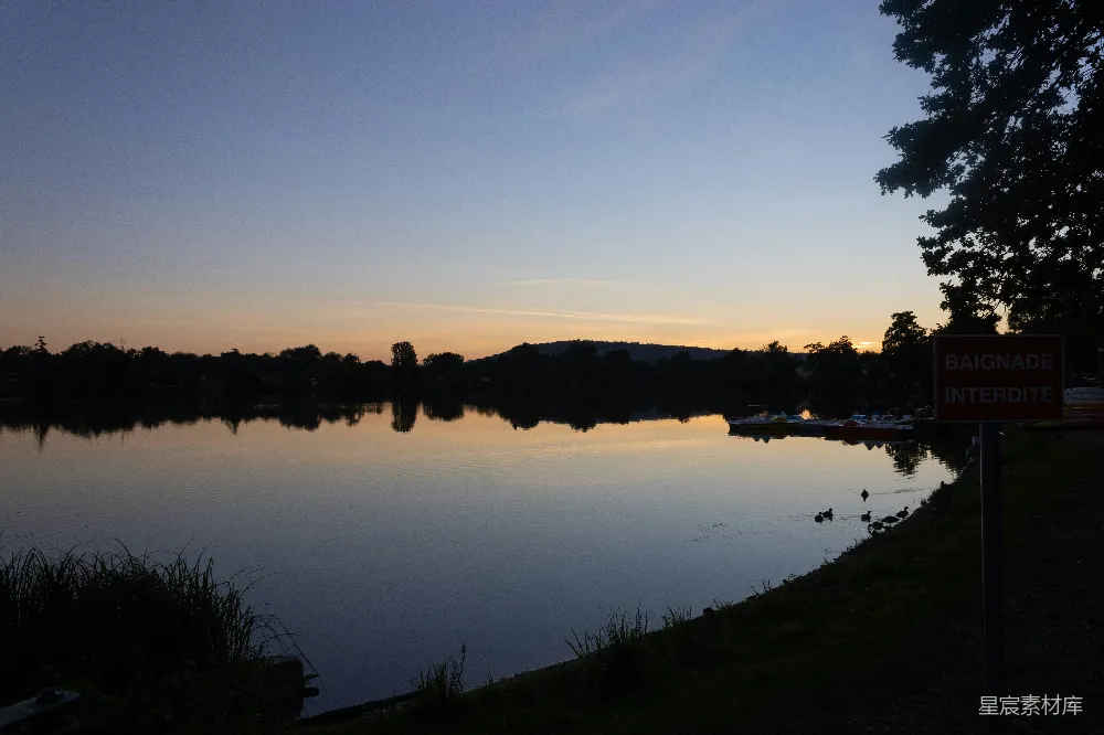 高清摄影 黄昏 湖景 宁静 自然 休闲 黄昏湖畔宁静时光